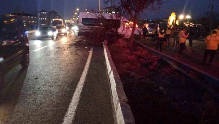 Afyonkarahisar’da işçi servisi kaza yaptı, 12 kişi yaralandı