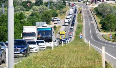 Bayram tatili dolayısıyla trafik yoğunluğuna dikkat