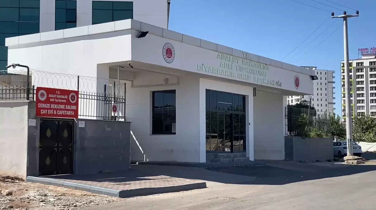 Diyarbakır’da Amca Çocukları Silahlı Kavgada Hayatını Kaybetti