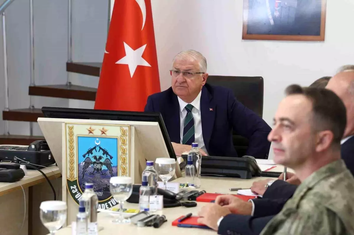 Güler, Sınır Ötelerindeki Komutanlarla Toplandı