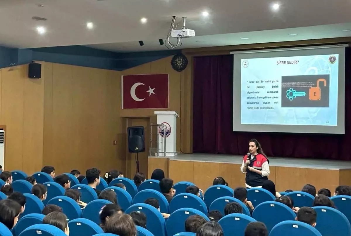 Mersin’de Öğrencilere Siber Farkındalık Eğitimi