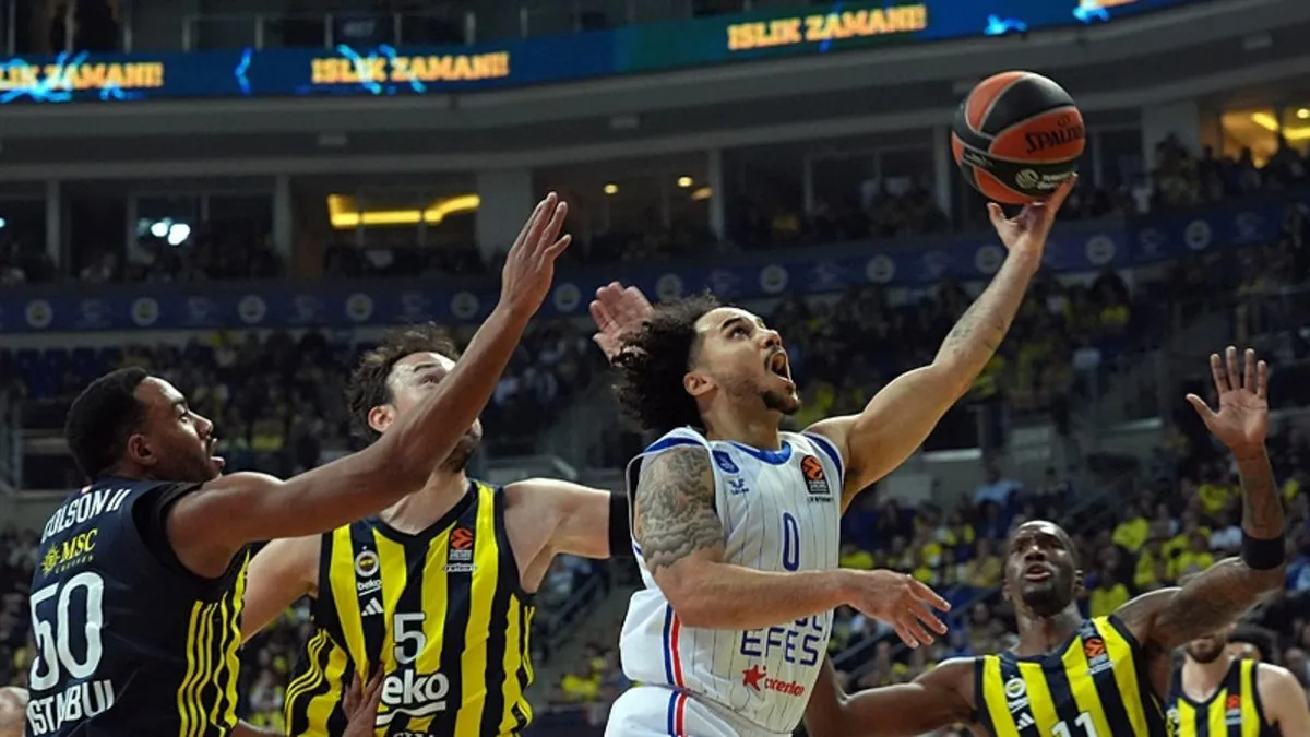 Avrupa’da Türk derbisi! Fenerbahçe Beko, Anadolu Efes’i devirdi