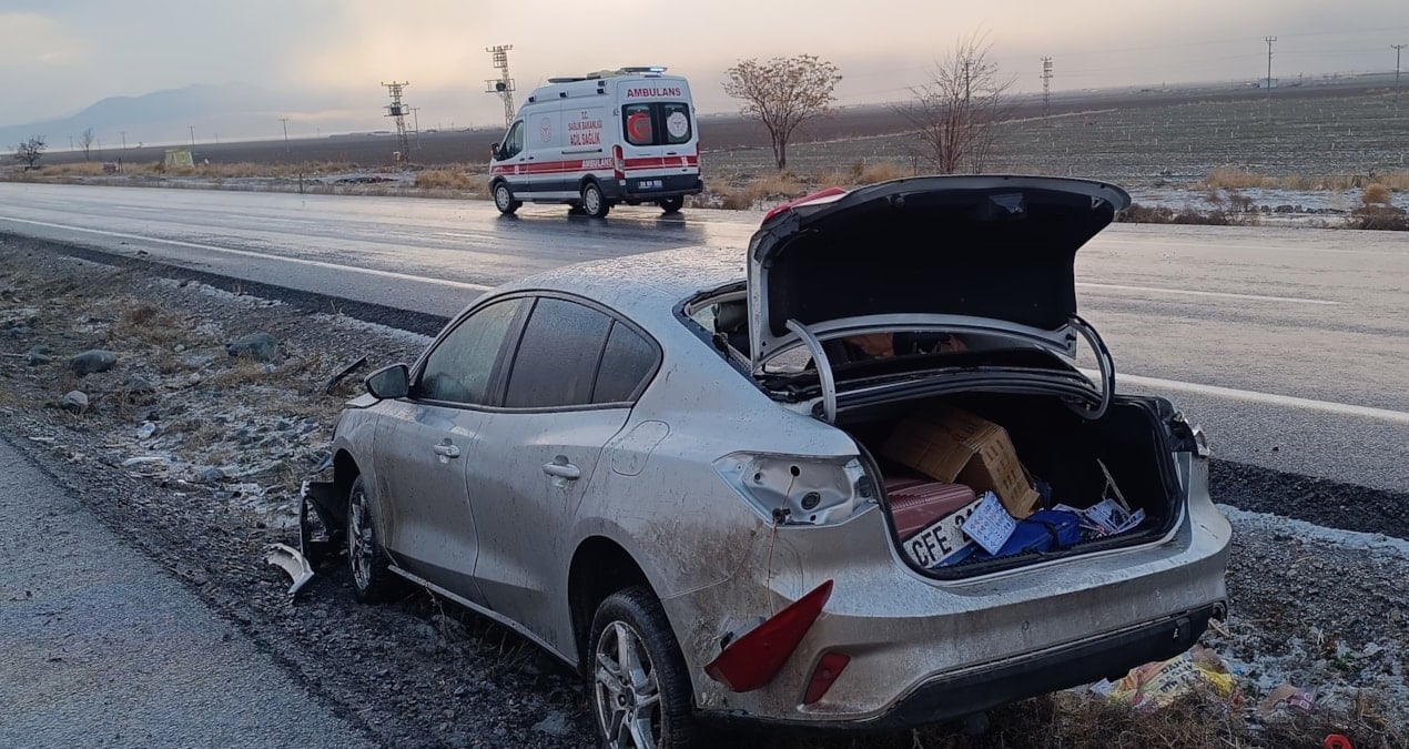 Refüje düşen otomobilde bir aile ölümden döndü