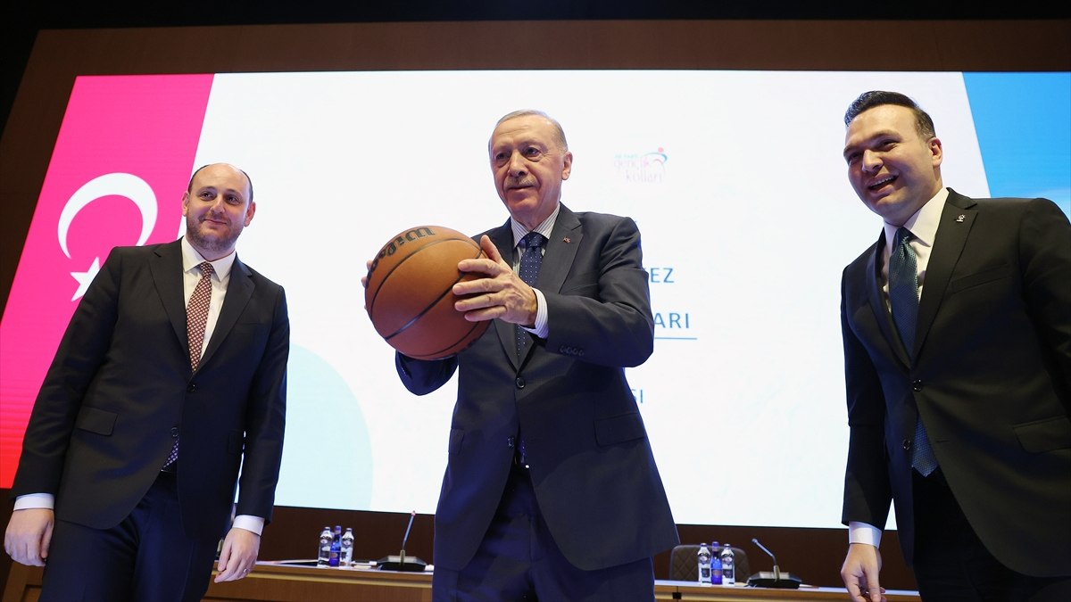 AK Parti Gençlik Kolları’ndan Cumhurbaşkanı Erdoğan’a doğum günü hediyesi