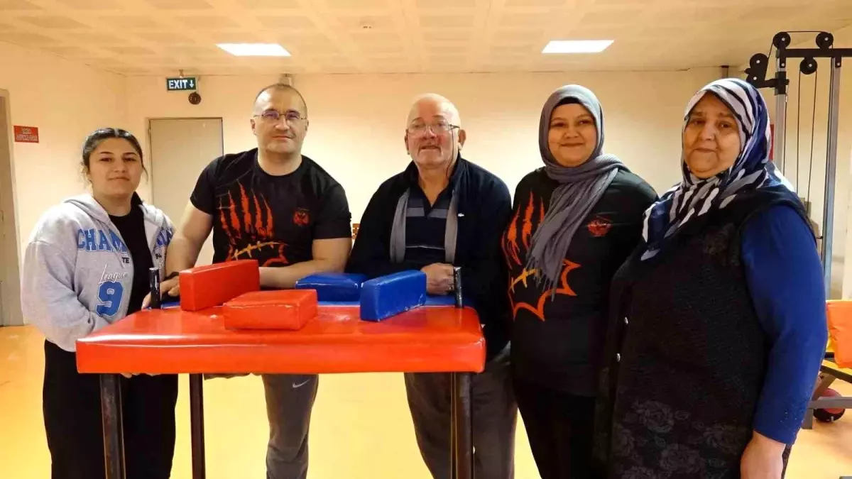 Asude Sarı’nın Bilek Güreşi Başarısı