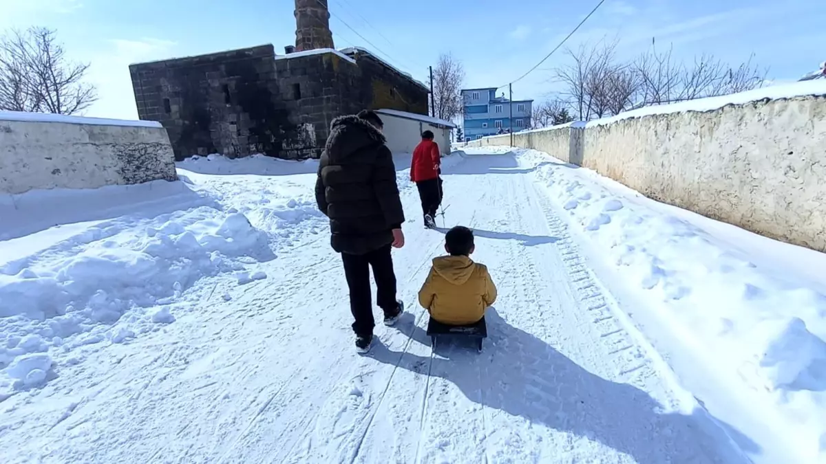 Akyaka’da Çocuklar Kar Eğlencesinde
